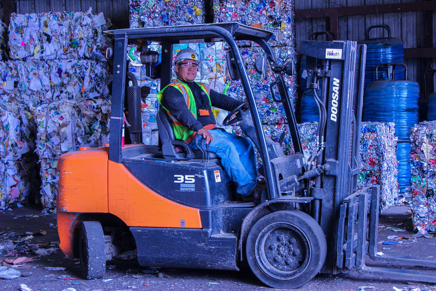 doosan forklift at a recycle center