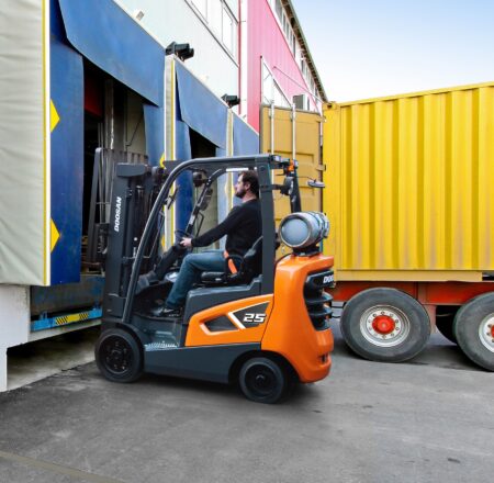 Forklift at cargo dock of big warehouse; Shutterstock ID 61164880; 광고주: (주)두산중공업; 프로젝트: 두산 지게차 합성; 세금계산서 수령 이메일: ofhouse@naver.com